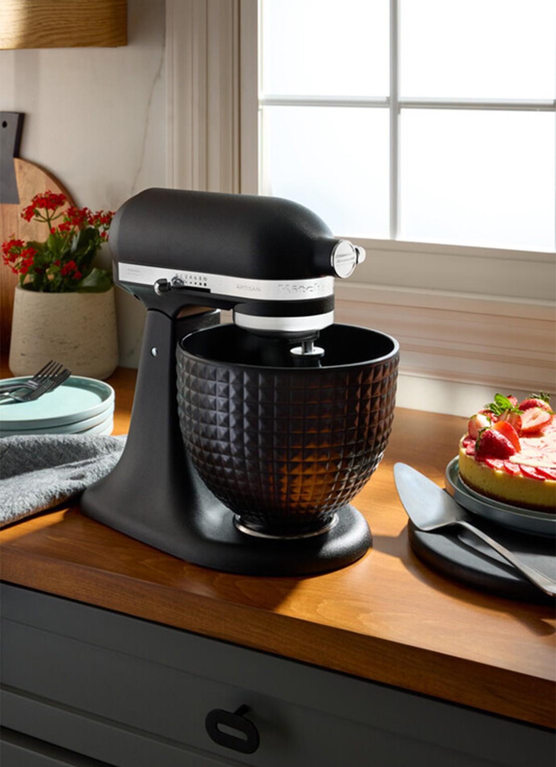 KitchenAid Artisan keukenmachine met kantelbare kop 4,7 liter 5KSM156CXEPL - achterkant zwart