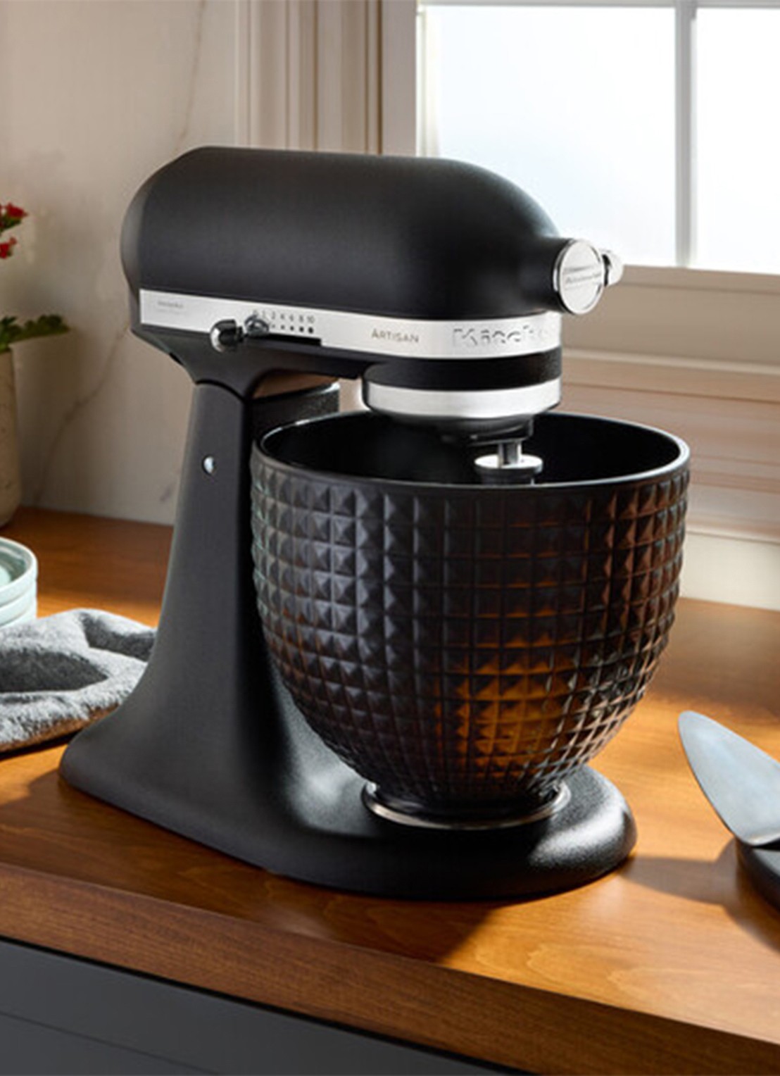 KitchenAid Artisan keukenmachine met kantelbare kop 4,7 liter 5KSM156CXEPL - voorkant 5 zwart