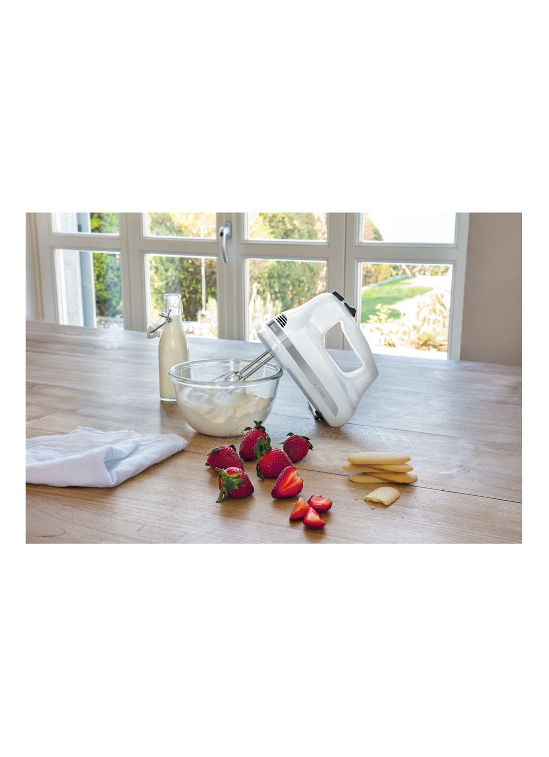 KitchenAid Handmixer 5KHM5110EWH - Wit - voorkant 2 wit