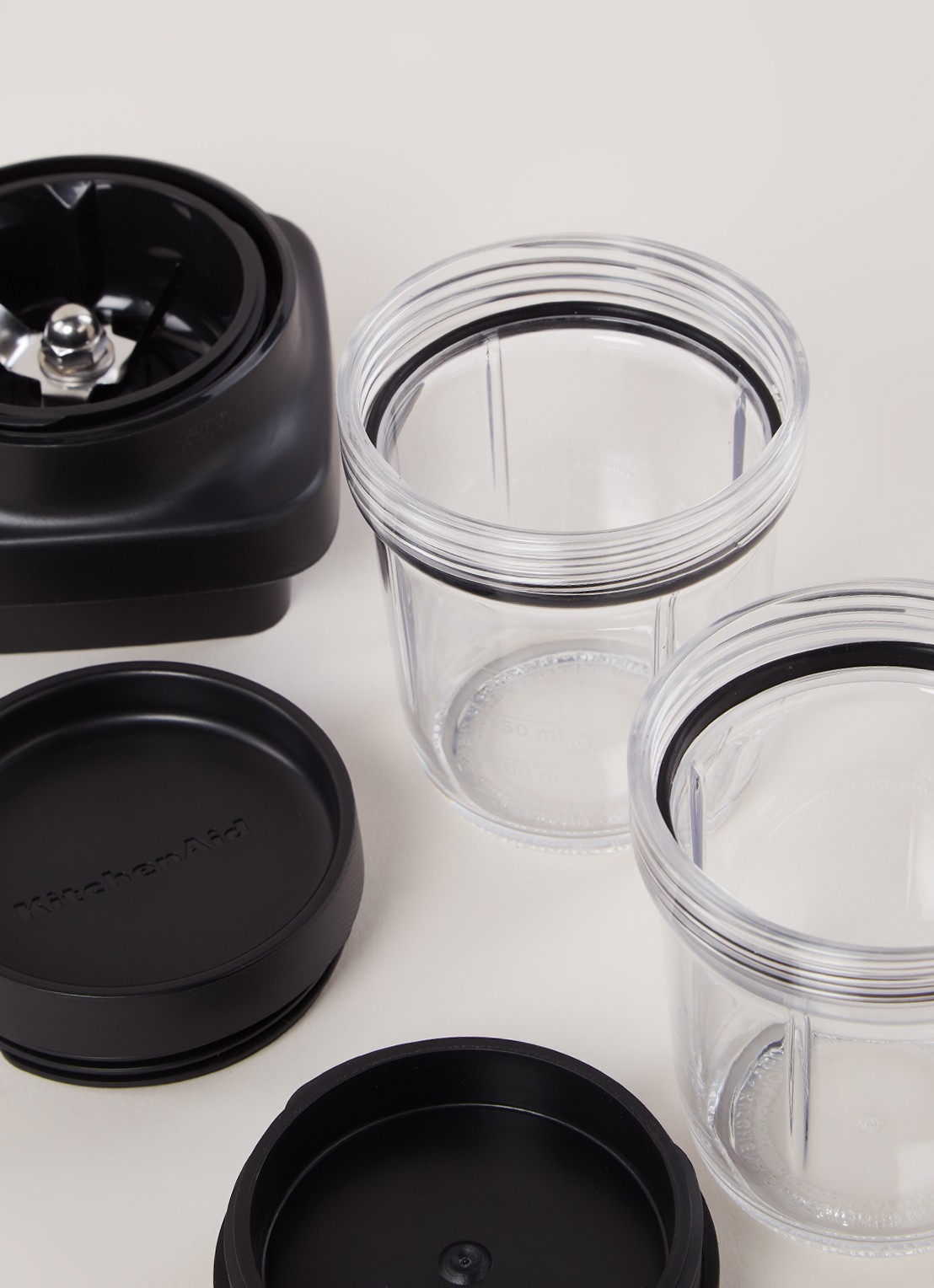 KitchenAid Mengbeker voor blender set van 3 - detail zwart