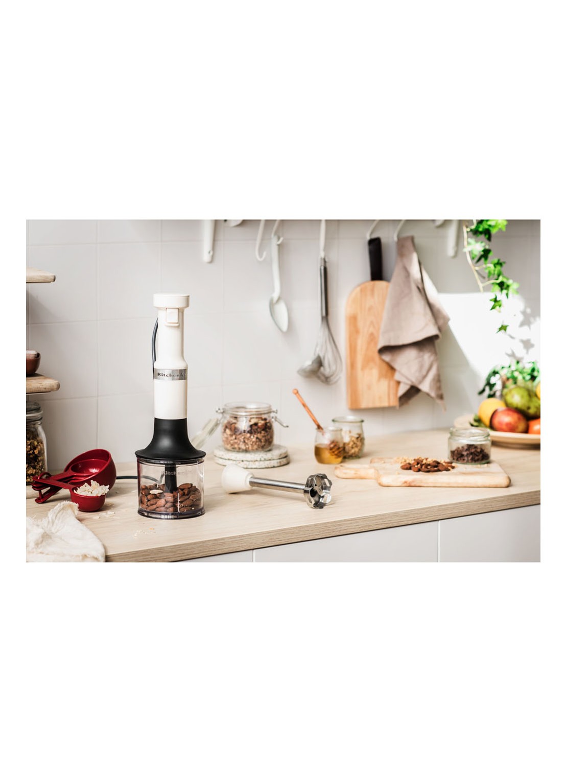 KitchenAid Staafmixer 5-delig 5KHBV83 - Amandelwit - voorkant 2 gebroken wit