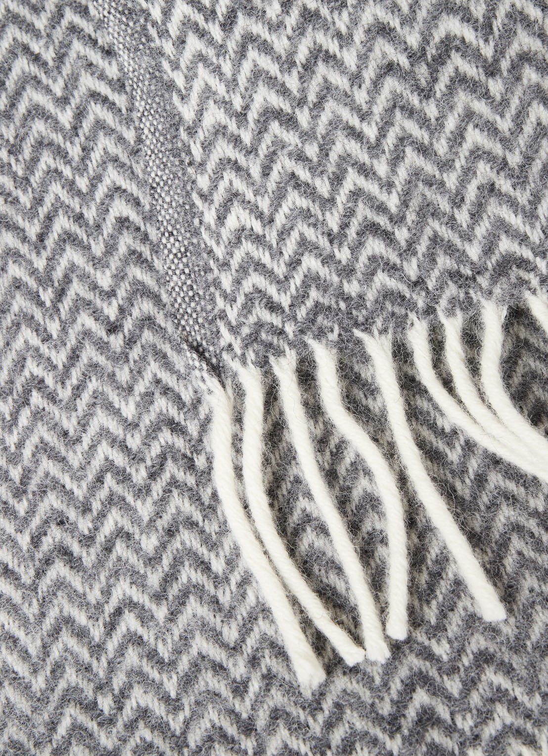 Klippan Chevron plaid van lamswol 130 x 200 cm - detail grijs