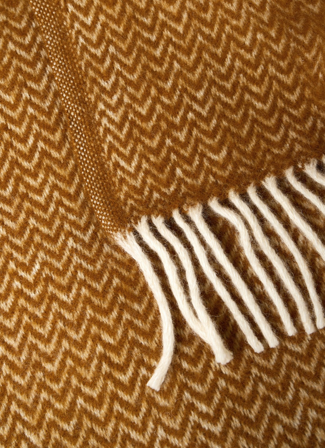 Klippan Chevron plais van lamswol 130 x 200 cm - detail roestbruin