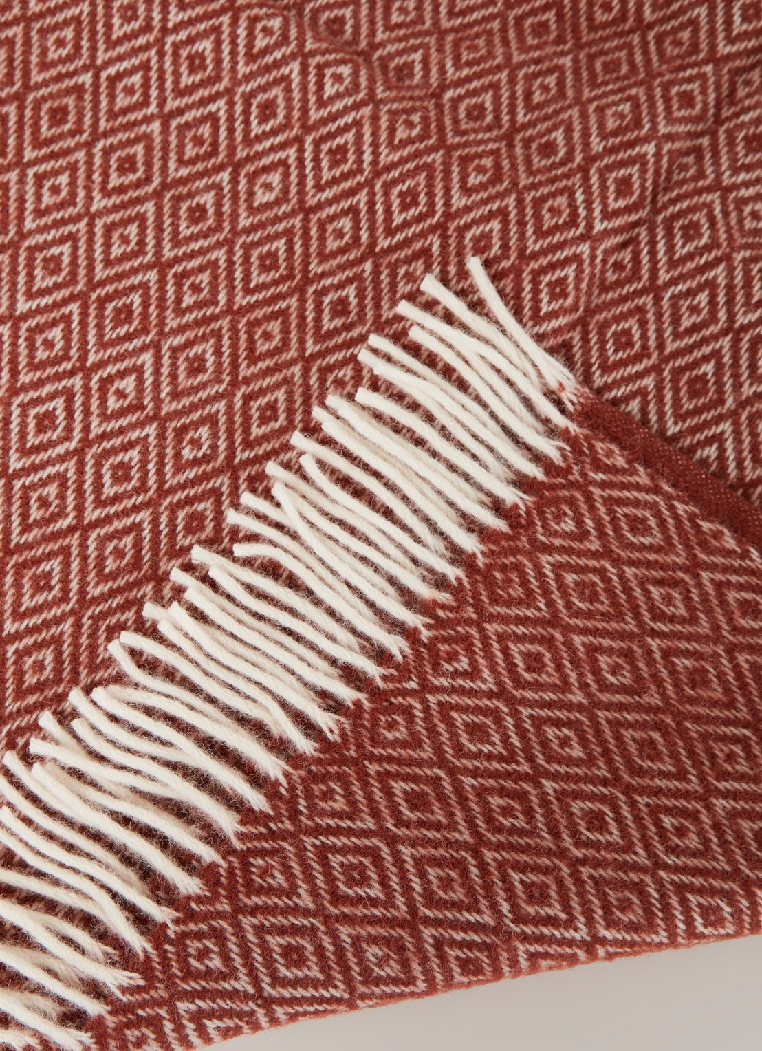 Klippan Knut Plaid deken van lamswol 130 x 200 cm - detail 3 roestbruin