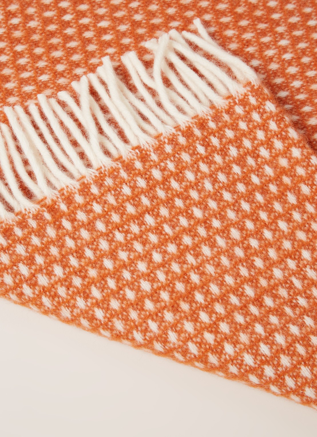 Klippan Knut plaid van lamswol 130 x 200 cm - detail 3 orange
