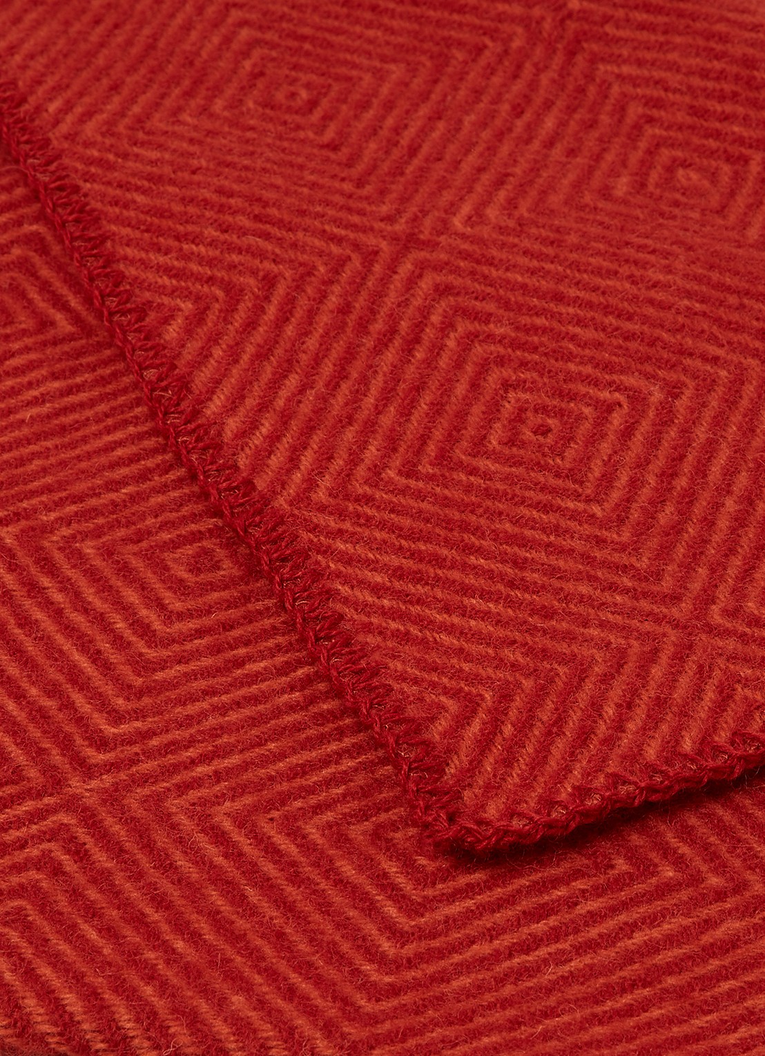 Klippan Nova plaid van lamswol 130 x 180 cm - detail 3 steenrood