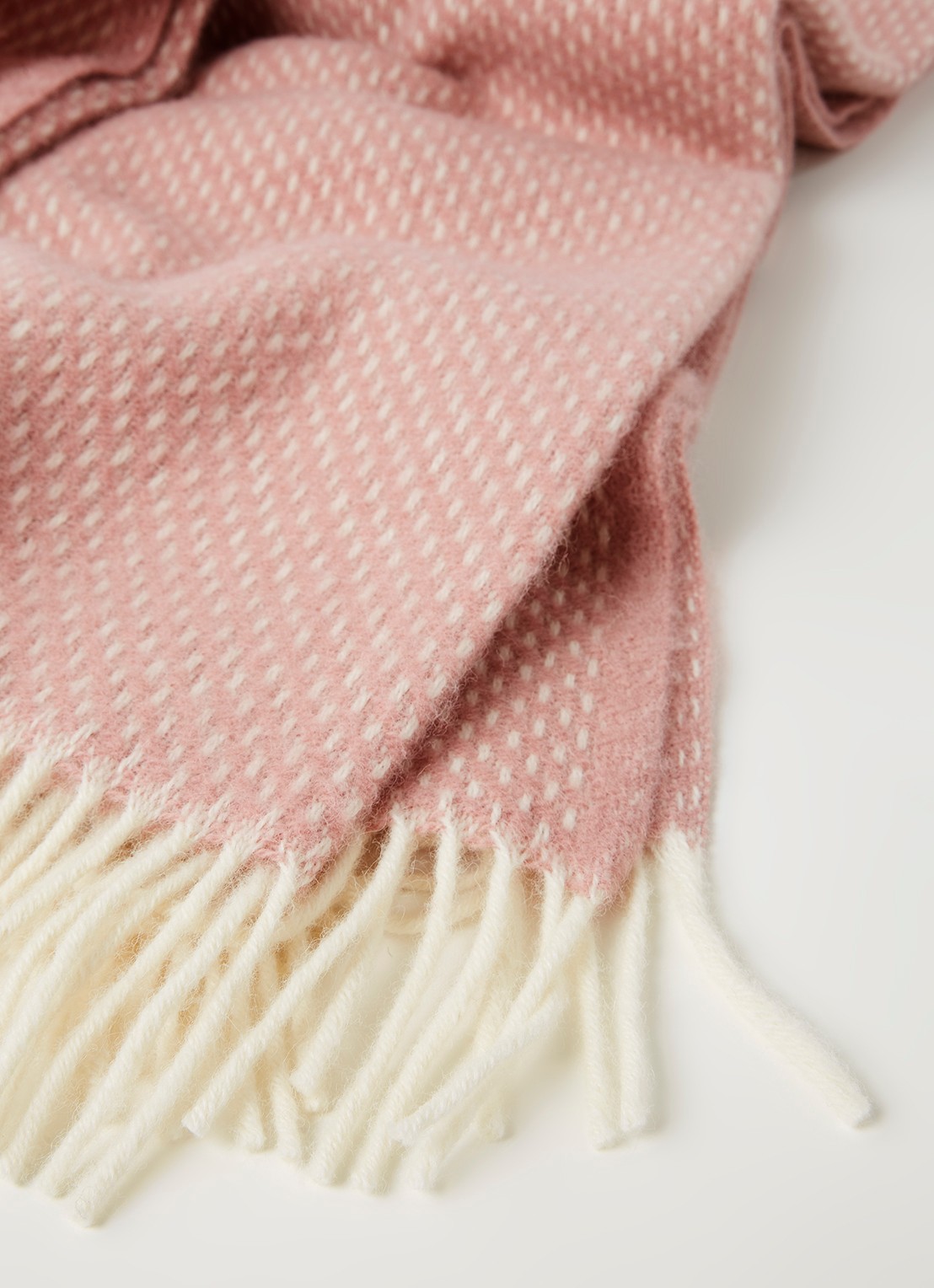 Klippan Preppy plaid van lamswol 130 x 200 cm - detail 3 oudroze