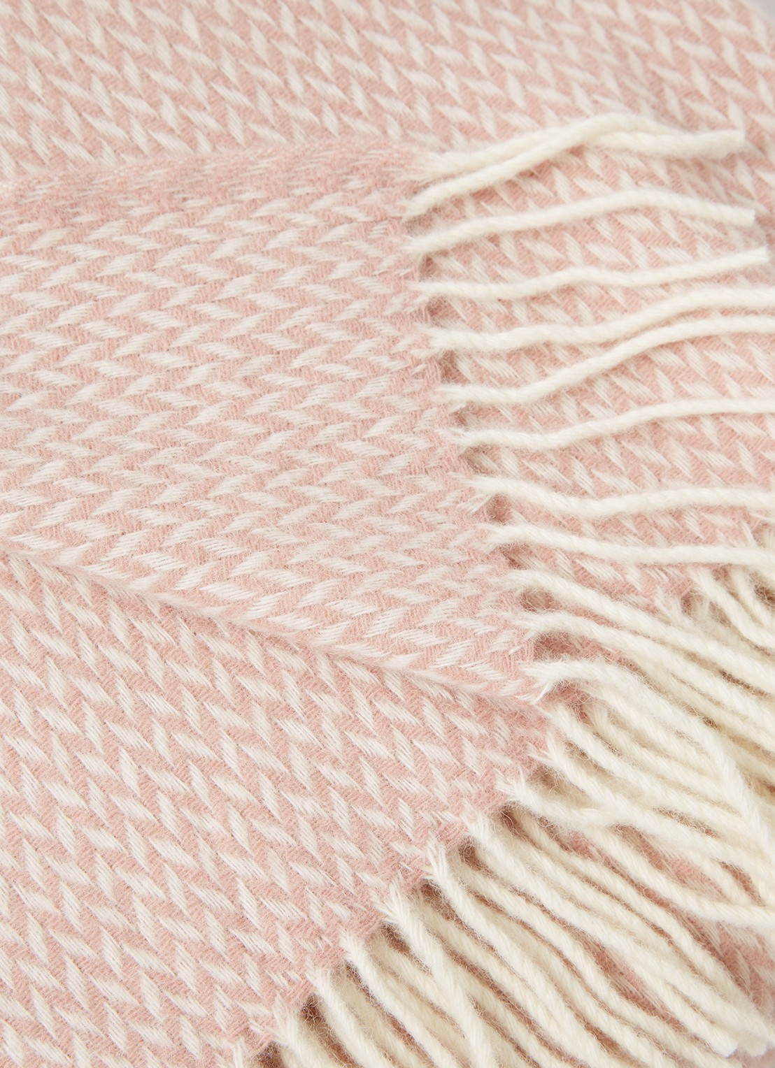 Klippan Pulse plaid van wol 200 x 130 cm - detail 3 lichtroze