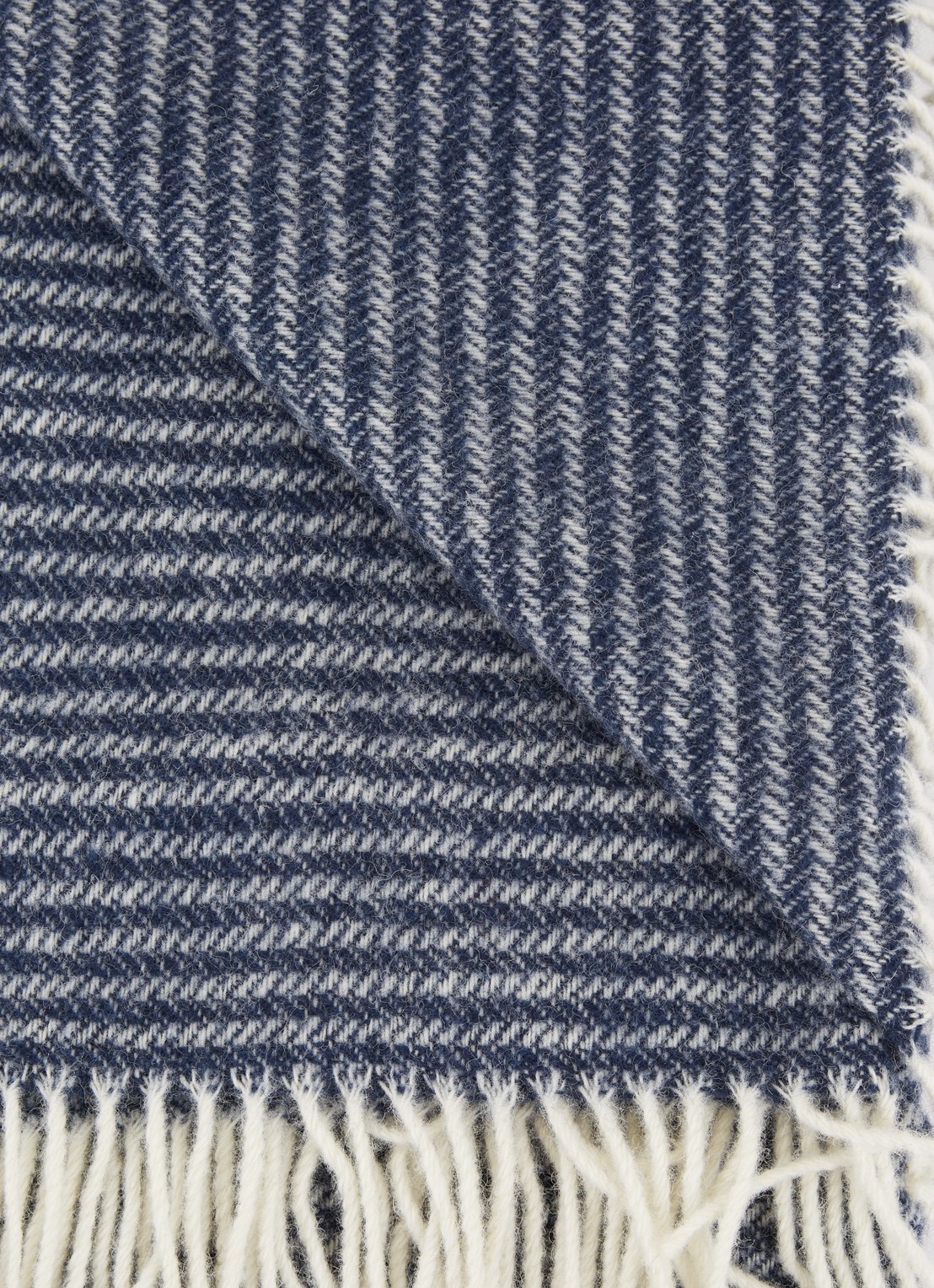 Klippan Ralph plaid van wol 130 x 200 cm - detail donkerblauw
