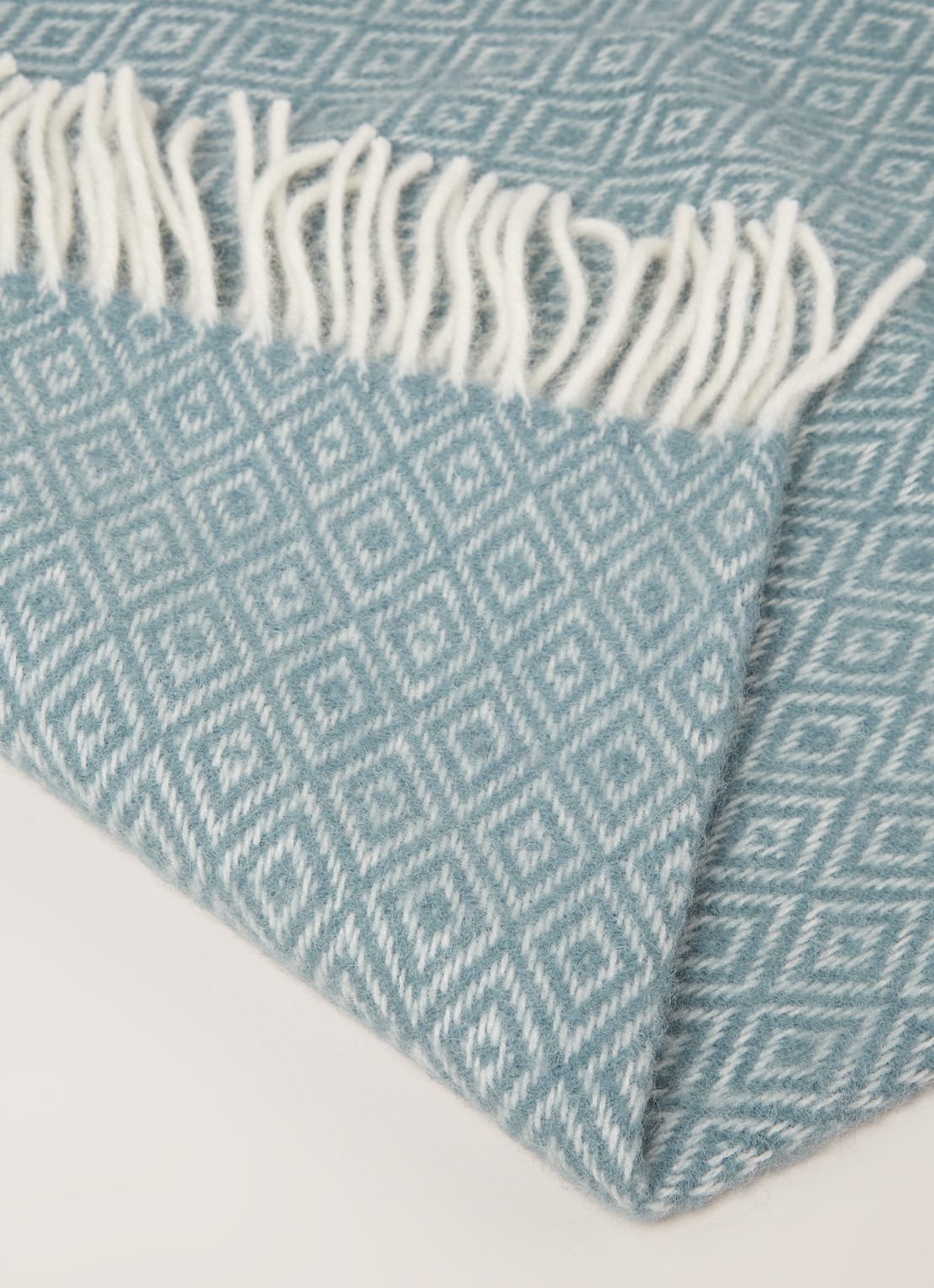 Klippan Stella plaid van lamswol 130 x 200 cm - detail 3 zeegroen