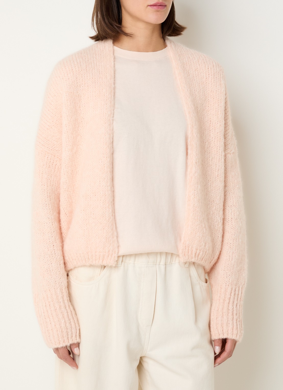 Knit-ted Becky grofgebreid openvallend vest in wolblend - detail lichtroze