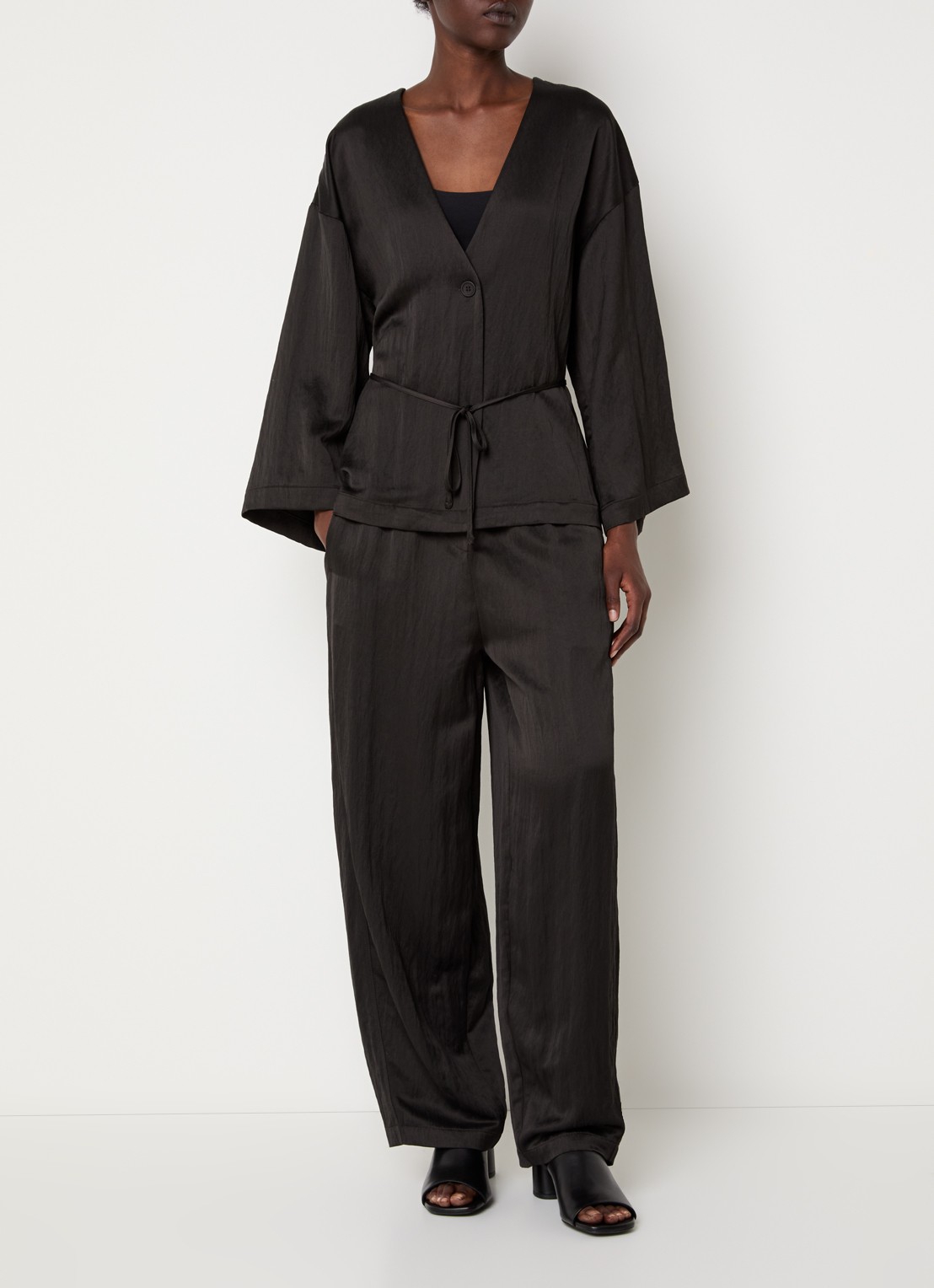 Knit-ted Camden high waist wide fit broek met steekzakken - voorkant 4 zwart
