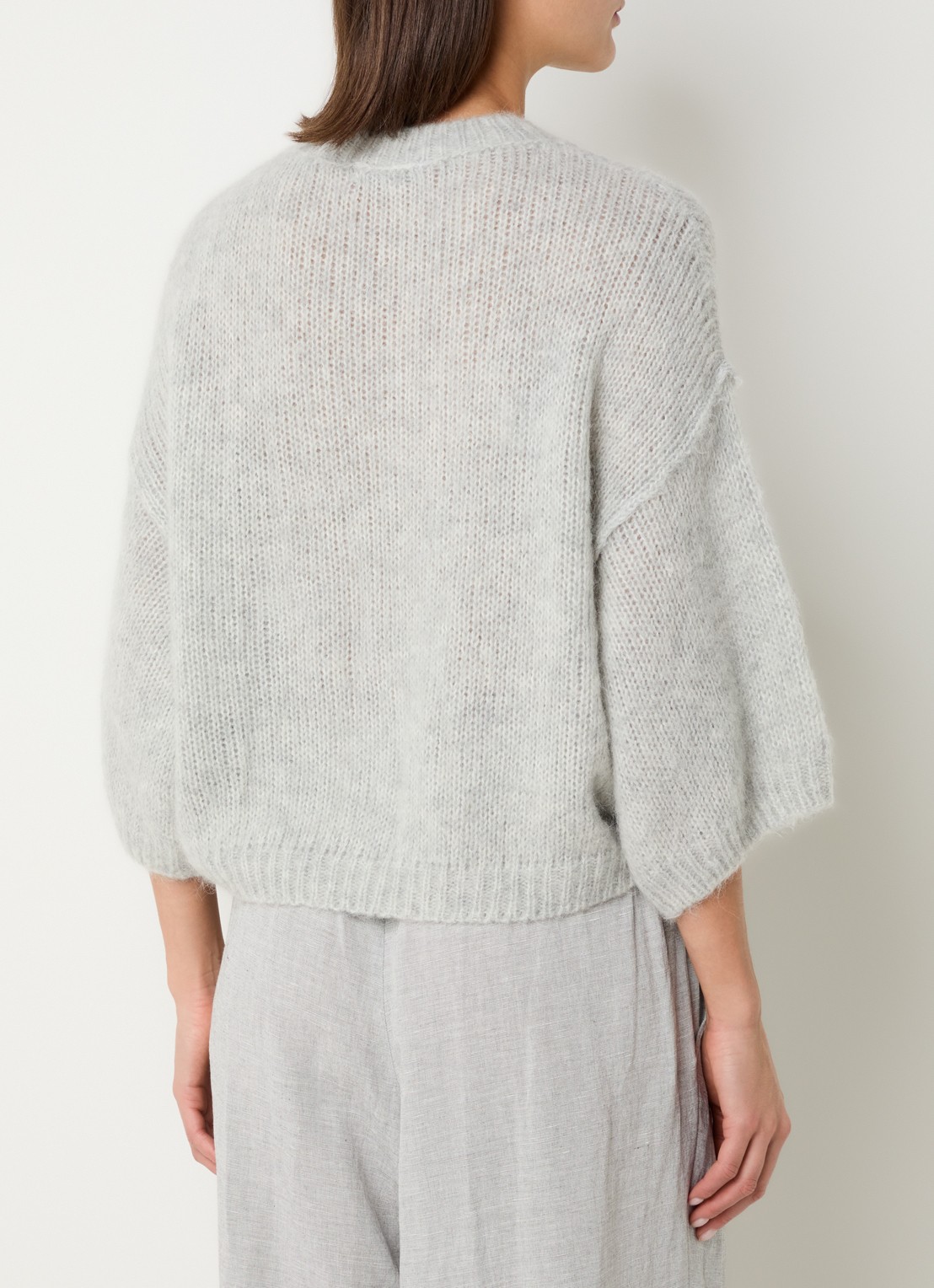 Knit-ted Grofgebreide pullover in alpaca wolblend  - achterkant lichtgrijs