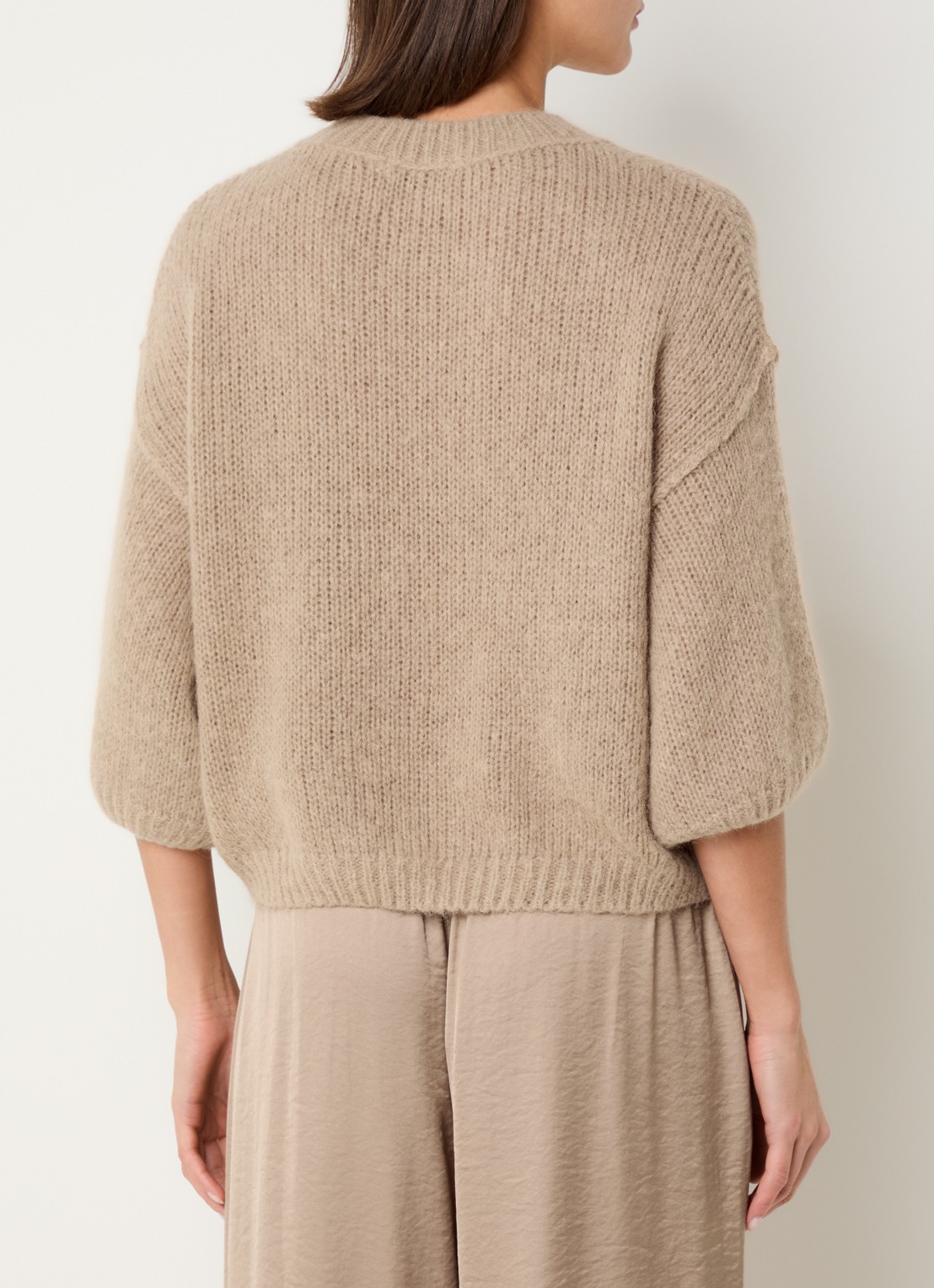 Knit-ted Grofgebreide pullover in alpaca wolblend  - achterkant 2 donkerbeige