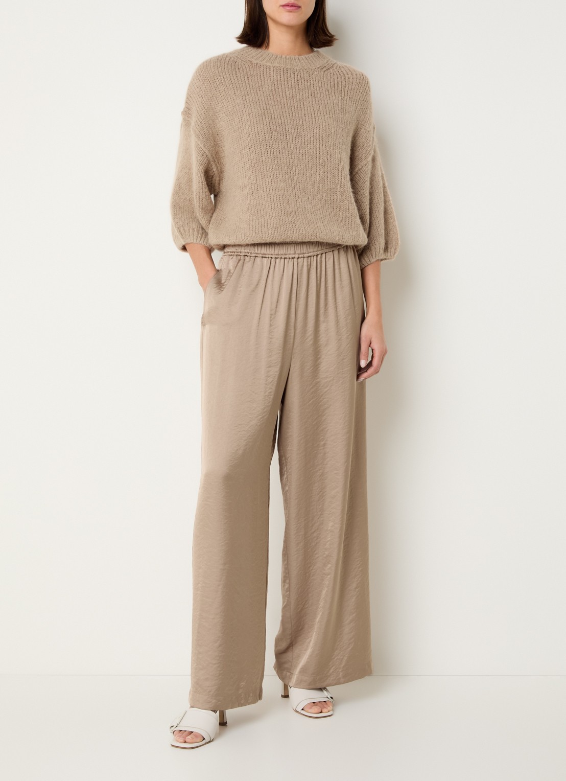 Knit-ted Grofgebreide pullover in alpaca wolblend  - voorkant 4 donkerbeige