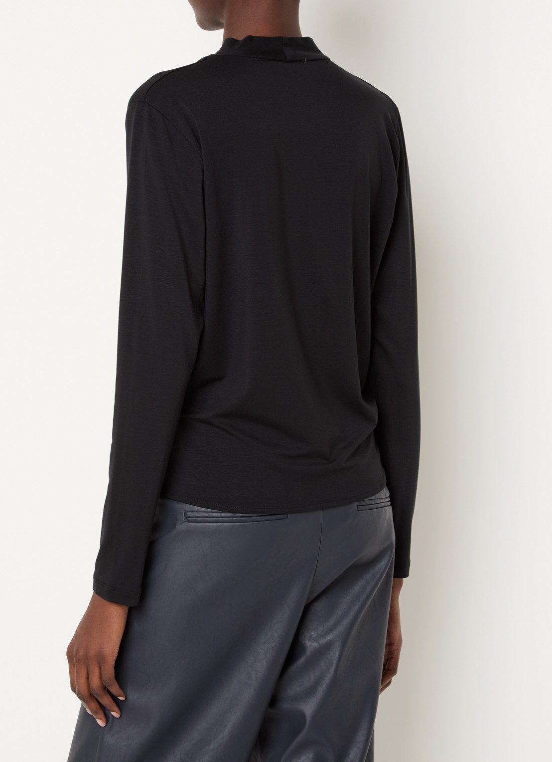 Knit-ted Jetty wikkeltop met V-hals - achterkant zwart
