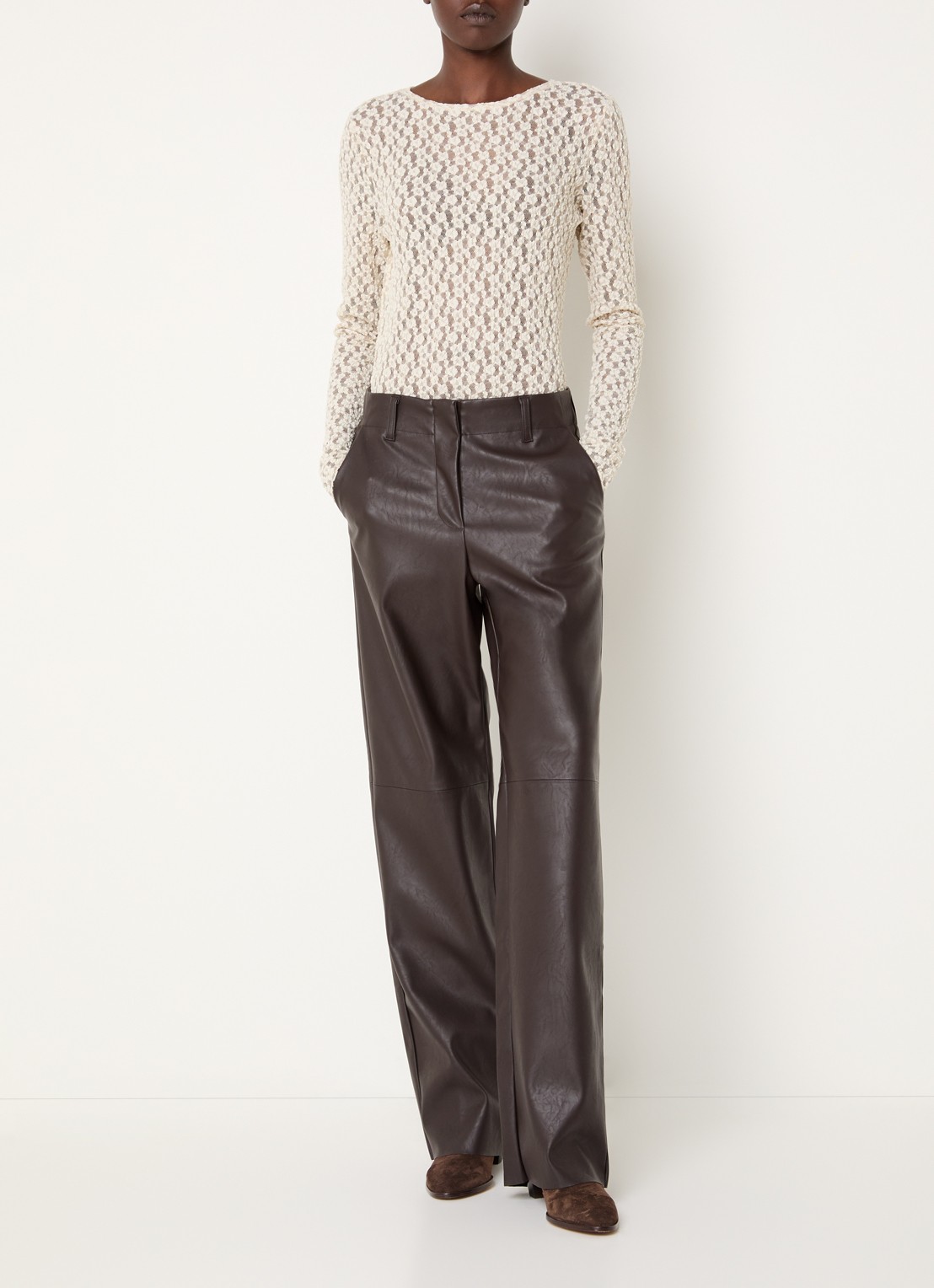 Knit-ted Lacey semi-transparante top met boothals - voorkant 4 vanillegeel