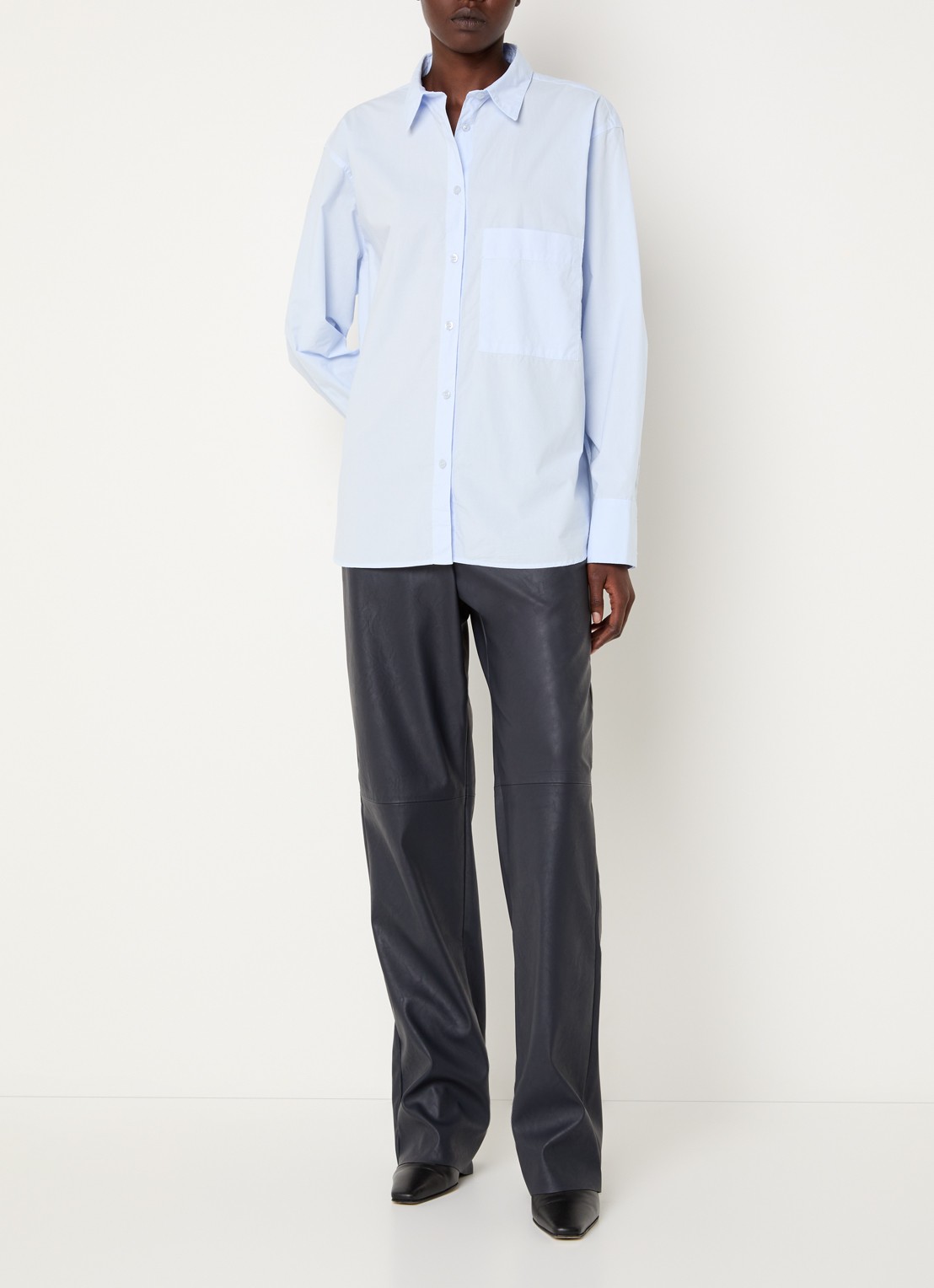 Knit-ted Lies blouse met borstzak - voorkant 2 blauwgrijs