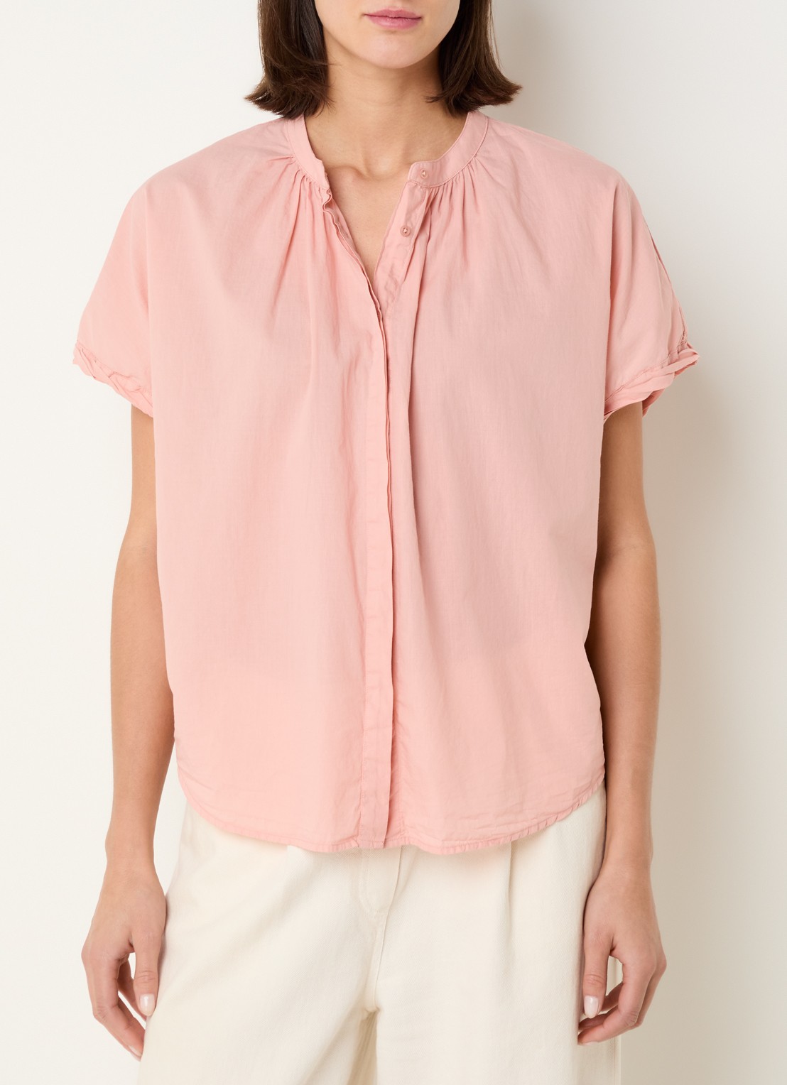 Knit-ted Lotus blouse met plooidetail - detail zalmroze