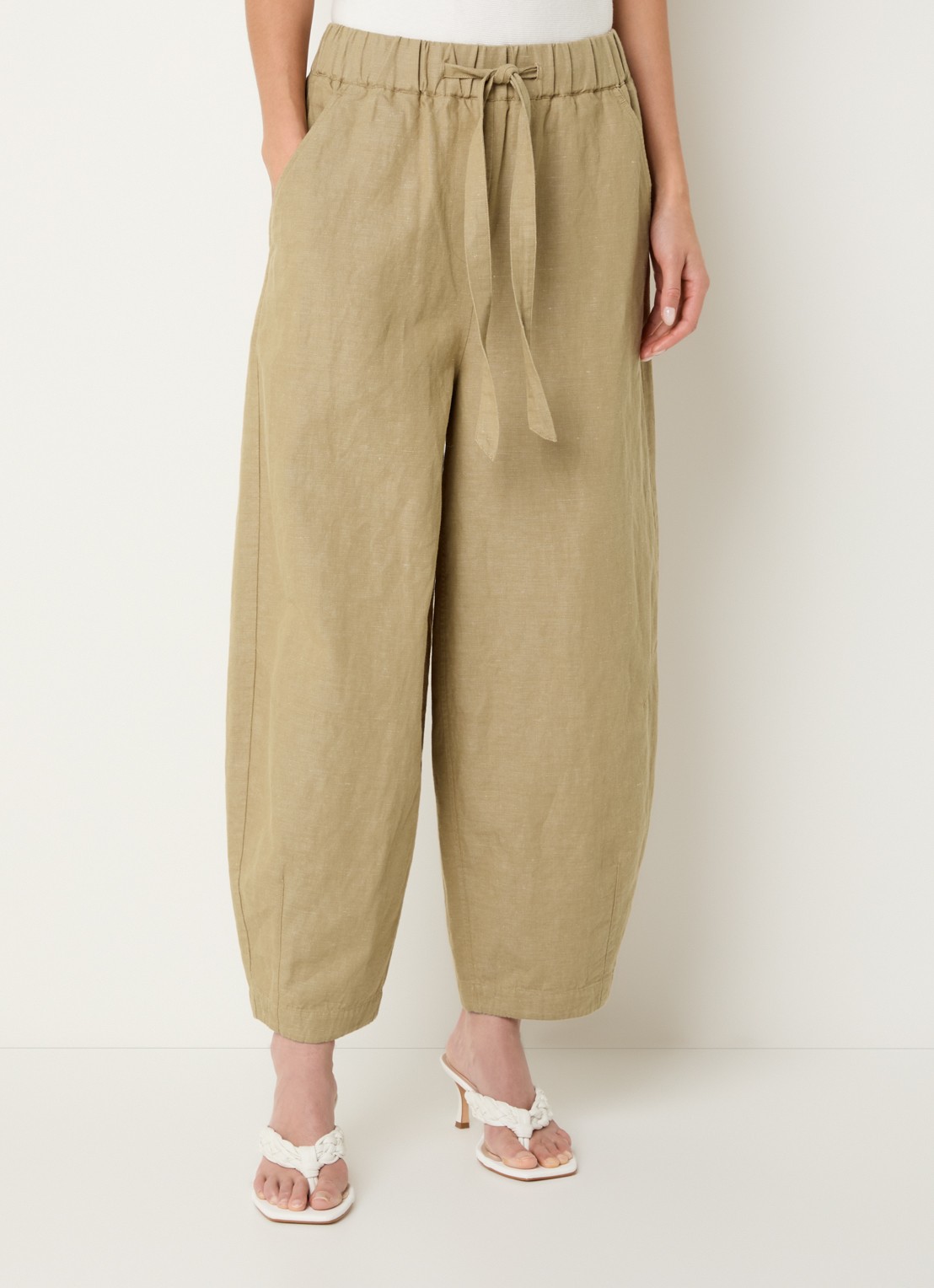 Knit-ted Mona high waist tapered fit broek met steekzakken - detail khaki