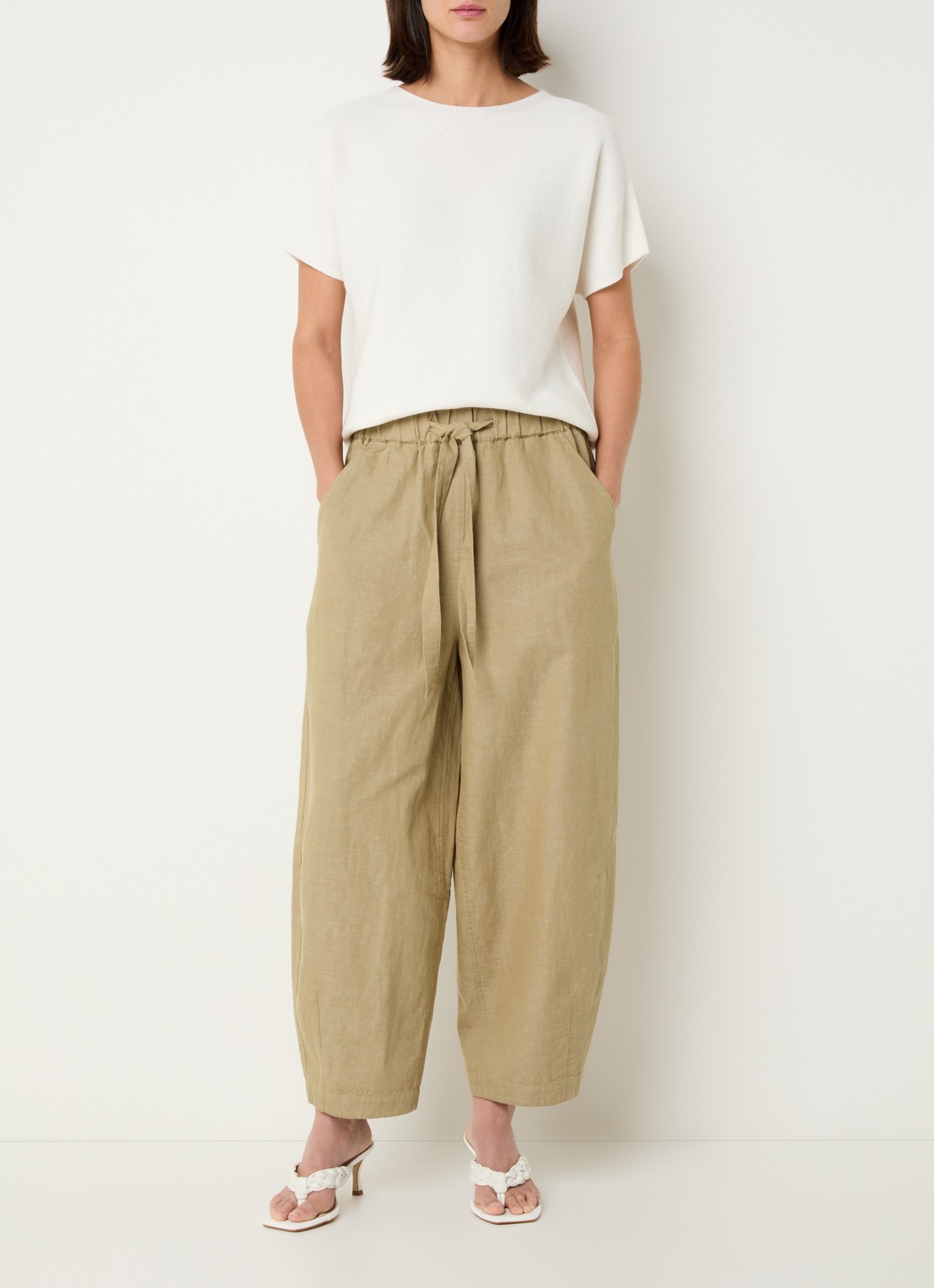 Knit-ted Mona high waist tapered fit broek met steekzakken - voorkant 4 khaki