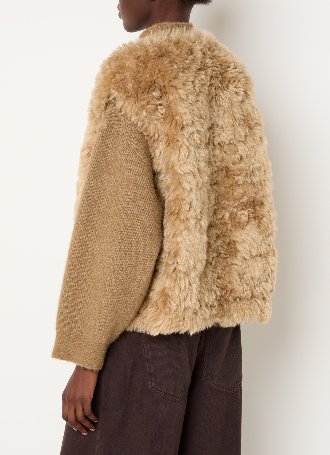 Knit-ted Opal gilet van imitatiebont - achterkant 3 camel
