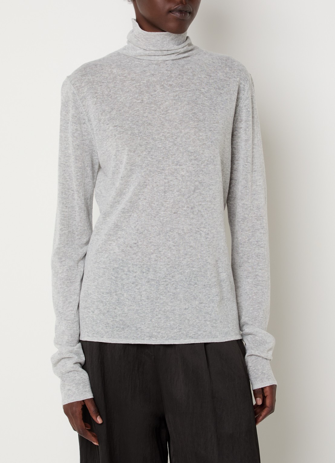 Knit-ted Roline trui met col en stretch - detail lichtgrijs