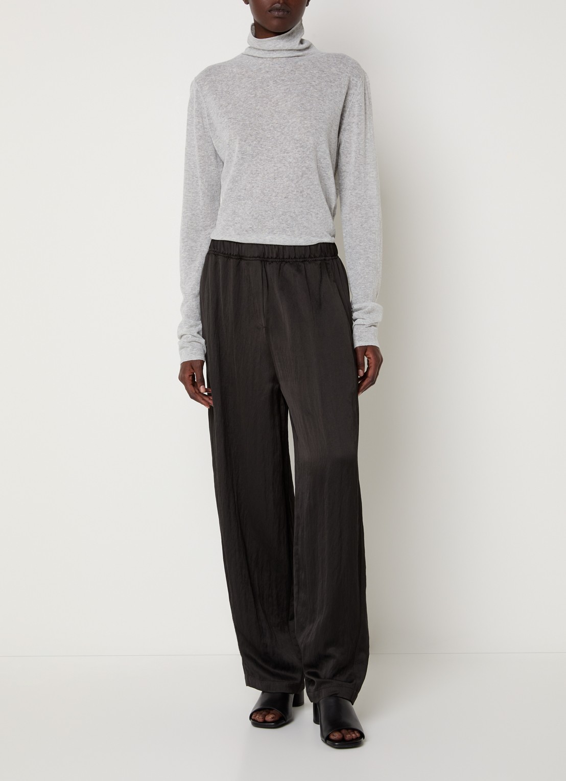 Knit-ted Roline trui met col en stretch - voorkant 4 lichtgrijs
