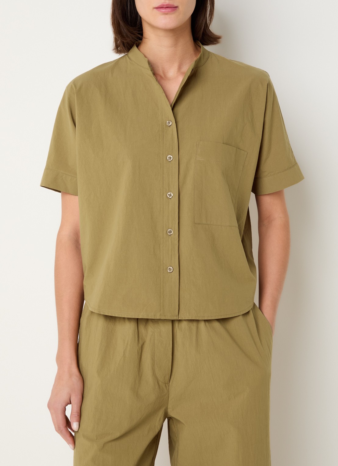 Knit-ted Shorty blouse met borstzak - detail 4 khaki