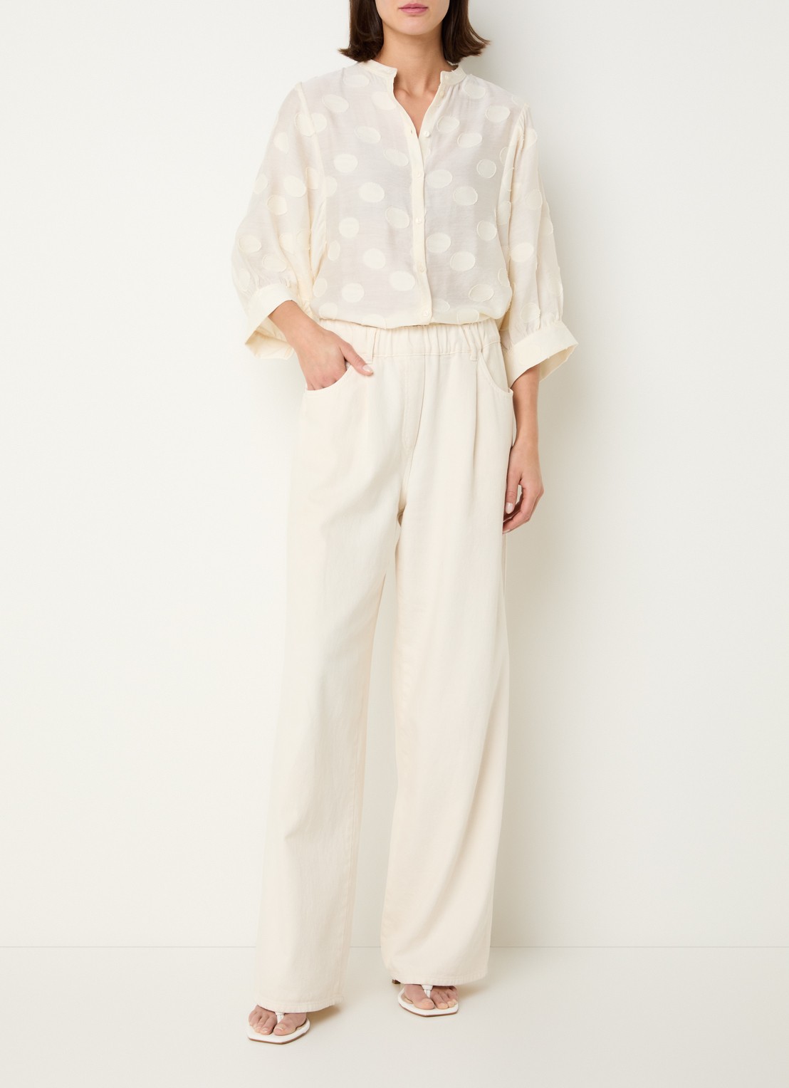 Knit-ted Xena blouse met borduring - voorkant 2 gebroken wit