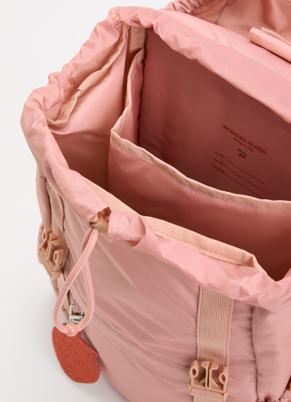 Konges Sløjd Clover rugzak met uitneembare sporttas en waterafstotende coating - detail 3 zalmroze
