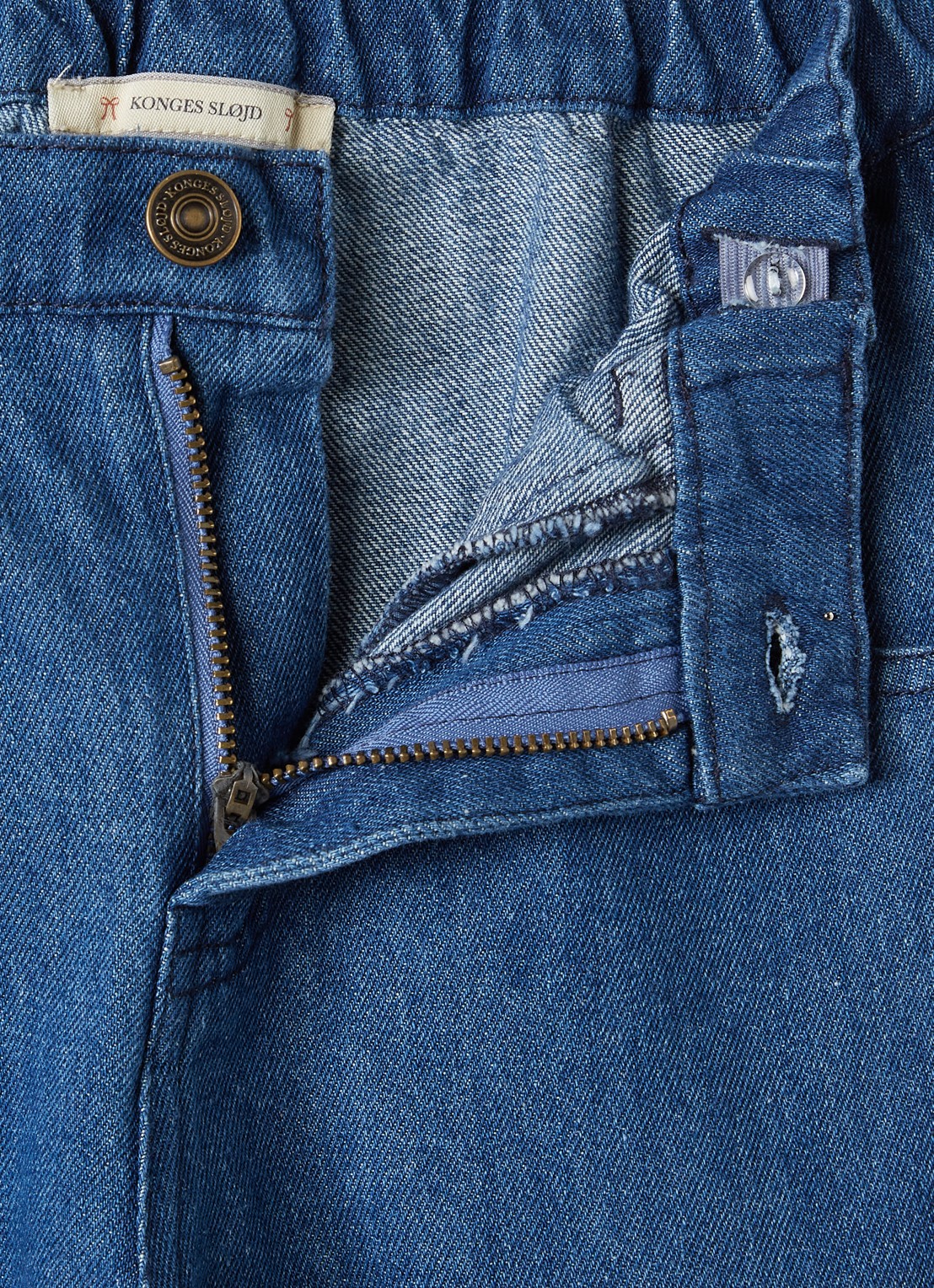 Konges Sløjd Elba flared jeans met donkere wassing - detail indigo