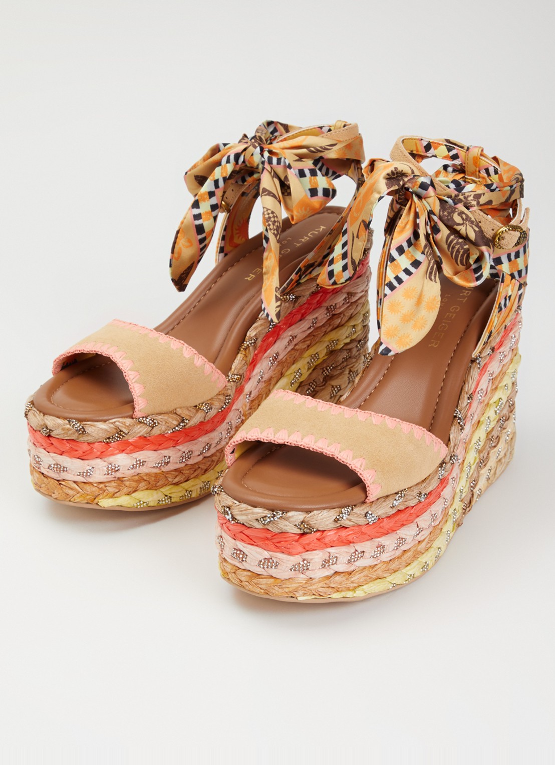 Kurt Geiger Chelsea Scarf sandalette van suède - detail 2 beige