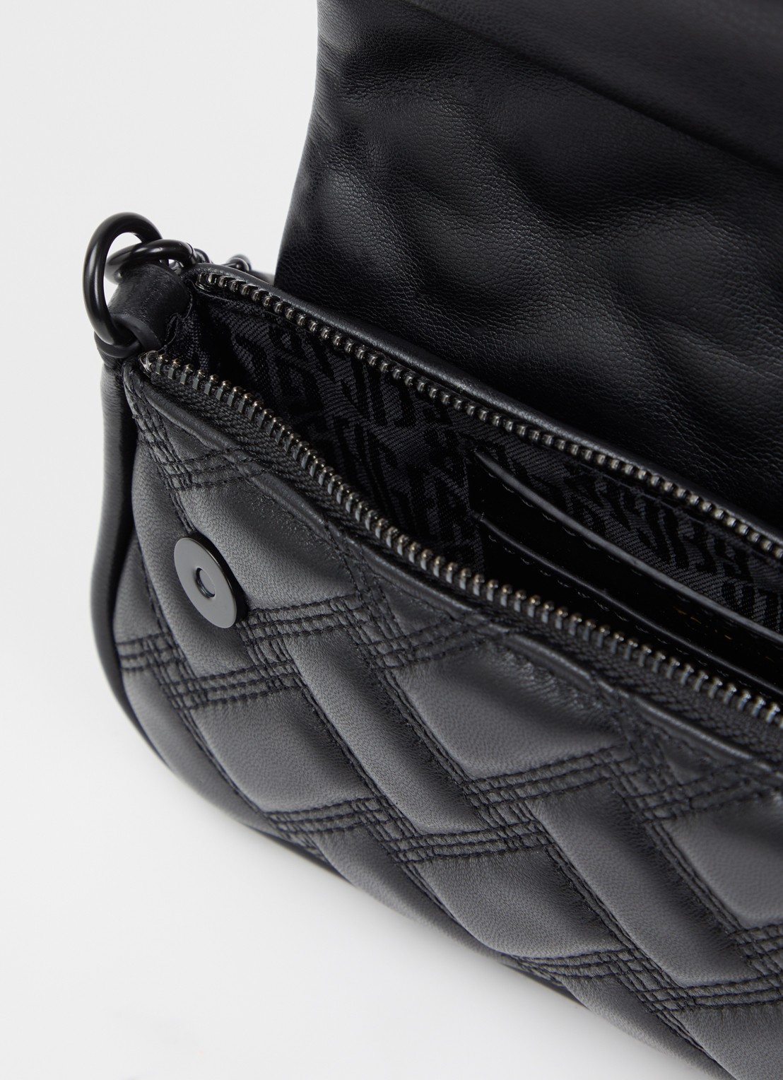 Kurt Geiger Pickle Drench schoudertas van quilted lamsleer - detail zwart