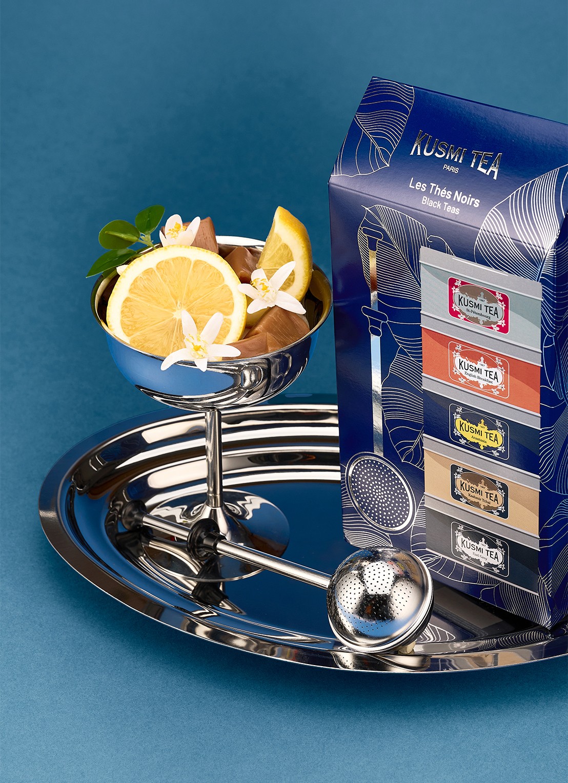 Kusmi Tea Black Teas losse thee met thee-infuser in geschenkverpakking 100 gram - voorkant 3 beige