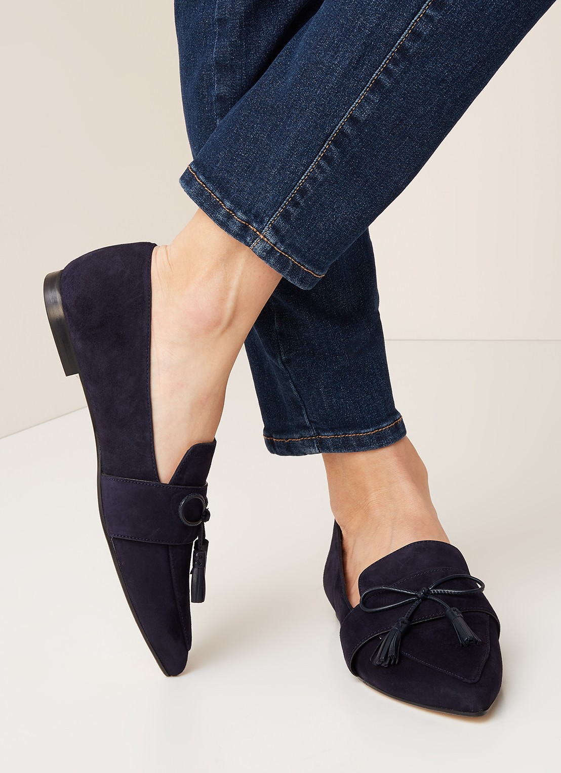 L.K.Bennett Celina loafer van suède met tassels - voorkant 5 donkerblauw