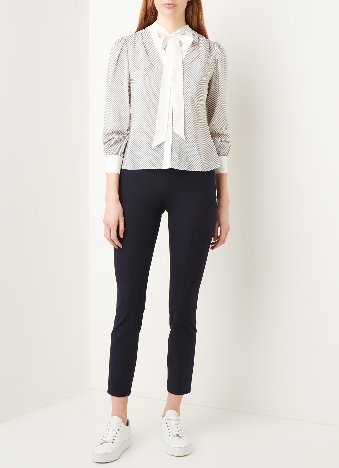 L.K.Bennett Georgia blouse van zijde met strikkraag en streepprint - voorkant 3 gebroken wit