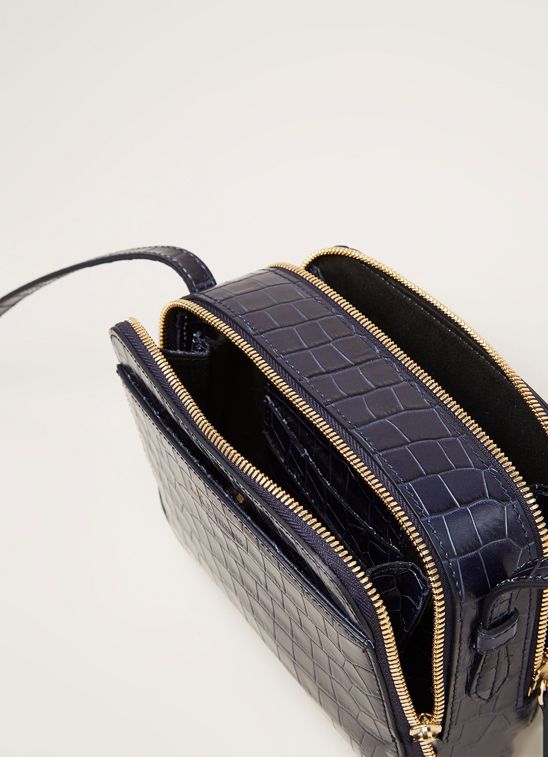 L.K.Bennett Mariel crossbodytas van kalfsleer met crocostructuur - detail 2 donkerblauw