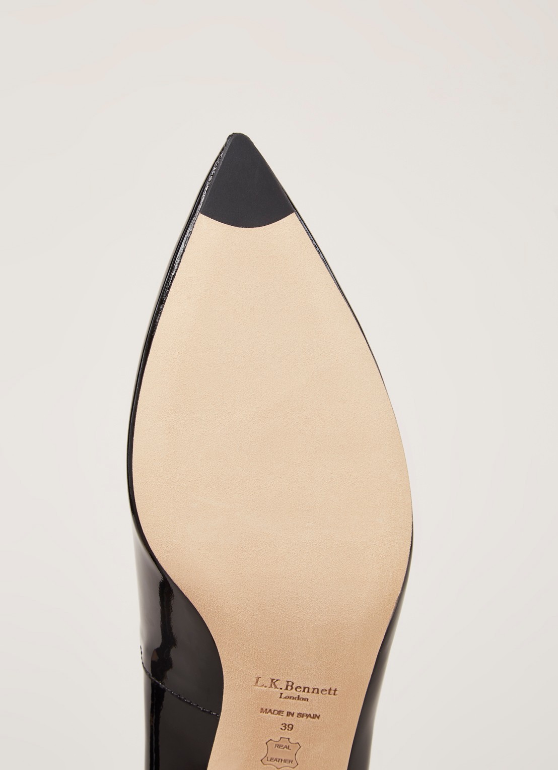L.K.Bennett Pawla pump van lakleer - detail 5 zwart