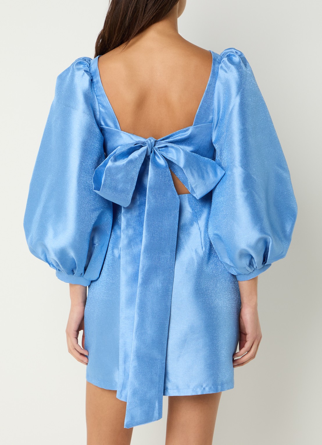Laagam Liza mini jurk met cut-out detail en pofmouw - achterkant 4 blauwgrijs