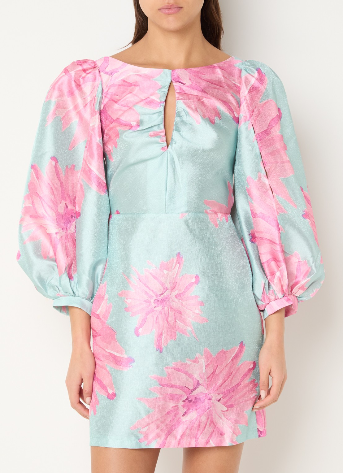 Laagam Liza mini jurk met print en pofmouw - detail roze