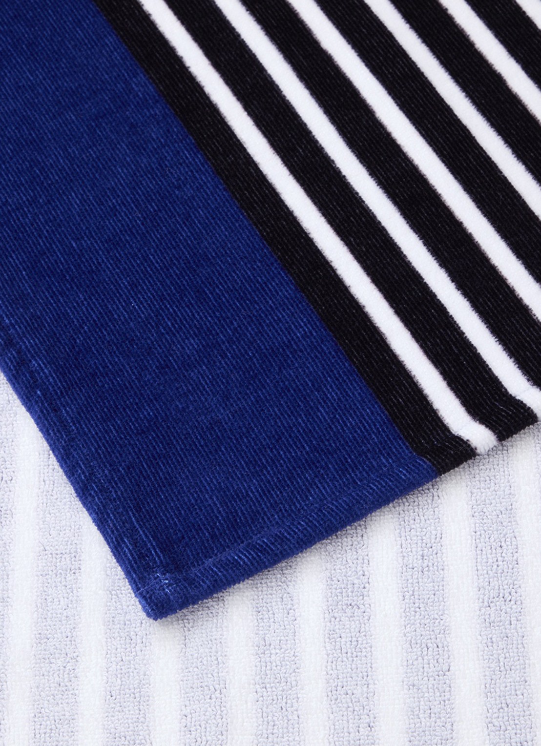 Lacoste L Ace strandlaken - 450 gr/m² - 100 x 170 cm - achterkant 3 blauw