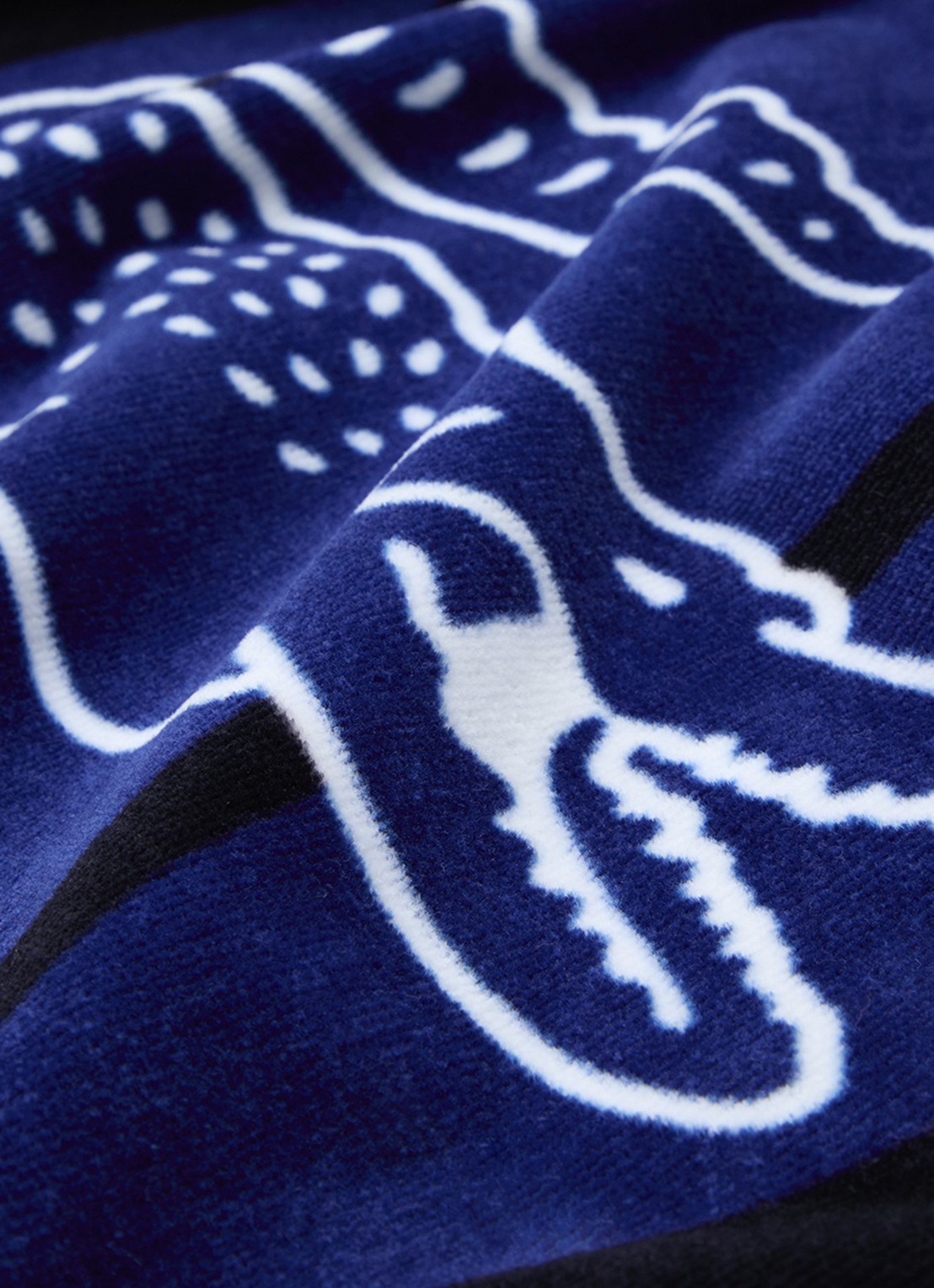 Lacoste L Ace strandlaken - 450 gr/m² - 100 x 170 cm - detail blauw