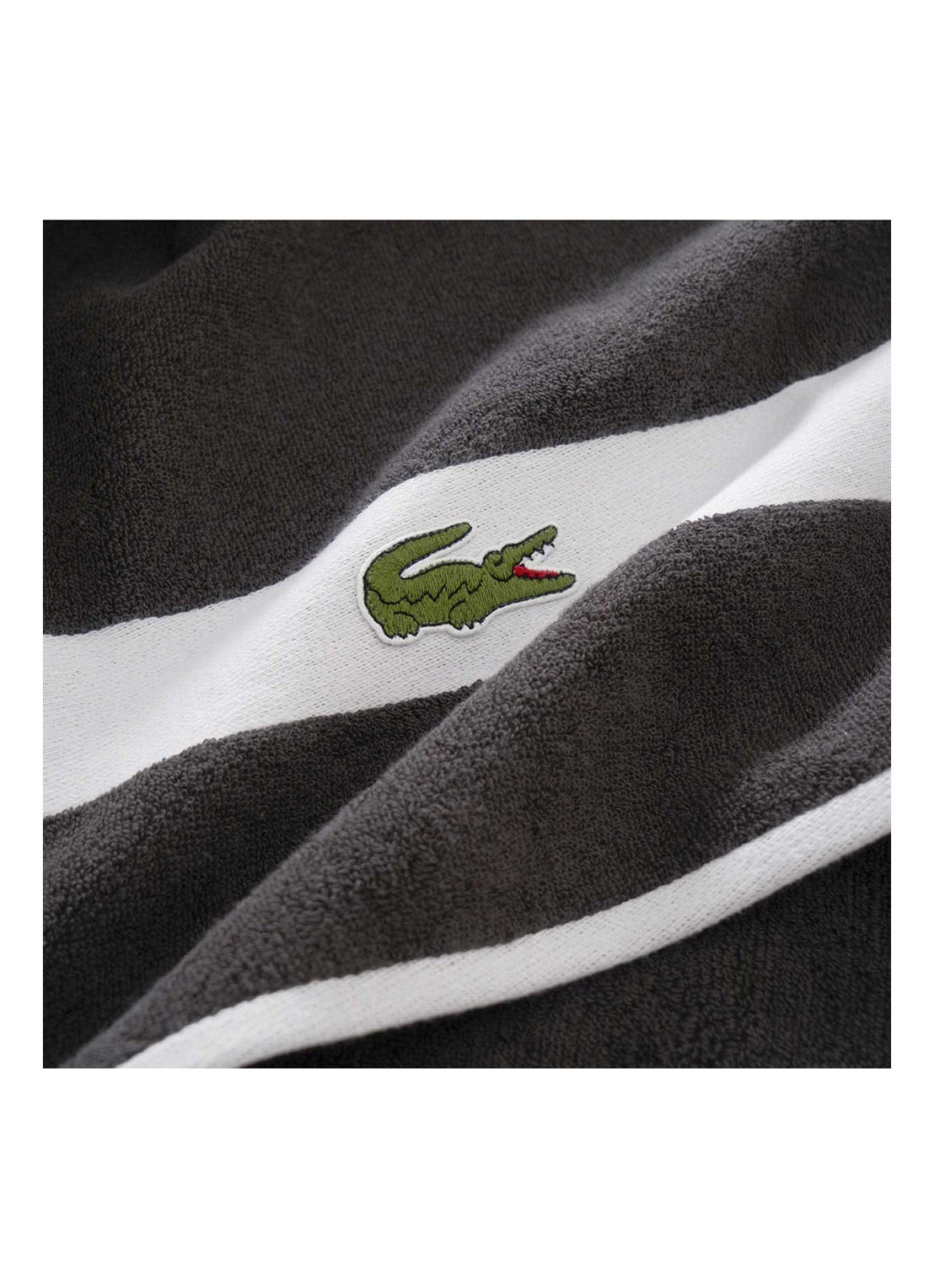 Lacoste L Casual badlaken - 450 gr/m2 - 70 x 140 cm - detail zwart