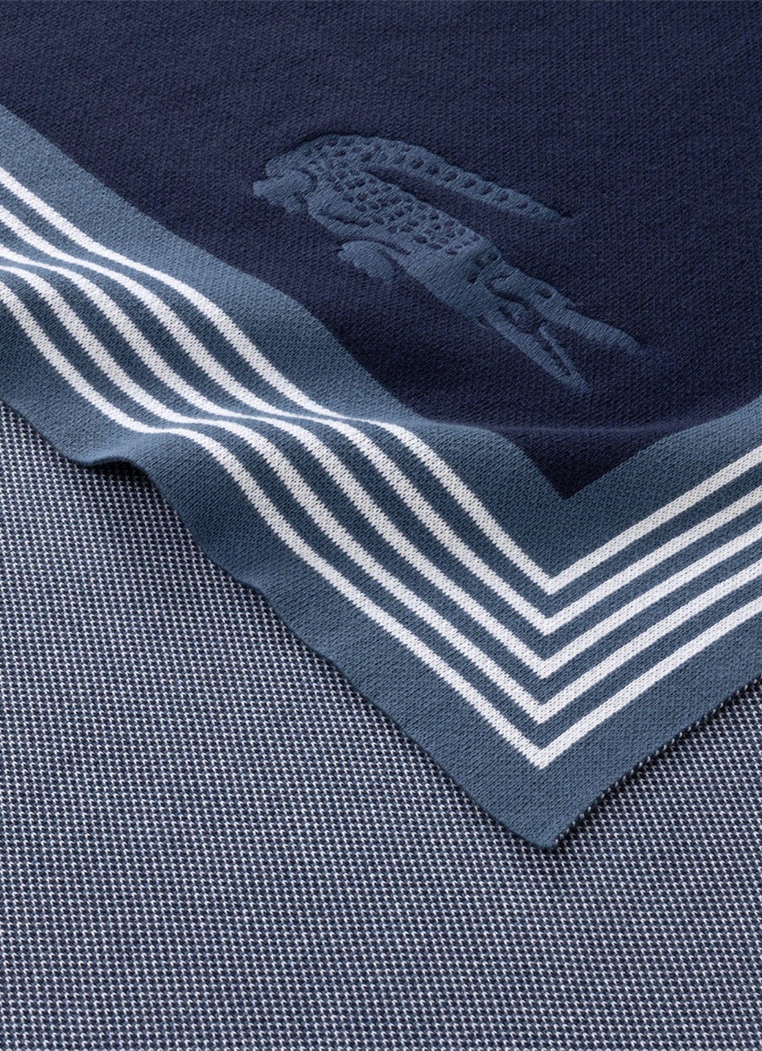 Lacoste L Frame plaid van katoen 130 x 170 cm - voorkant 2 donkerblauw