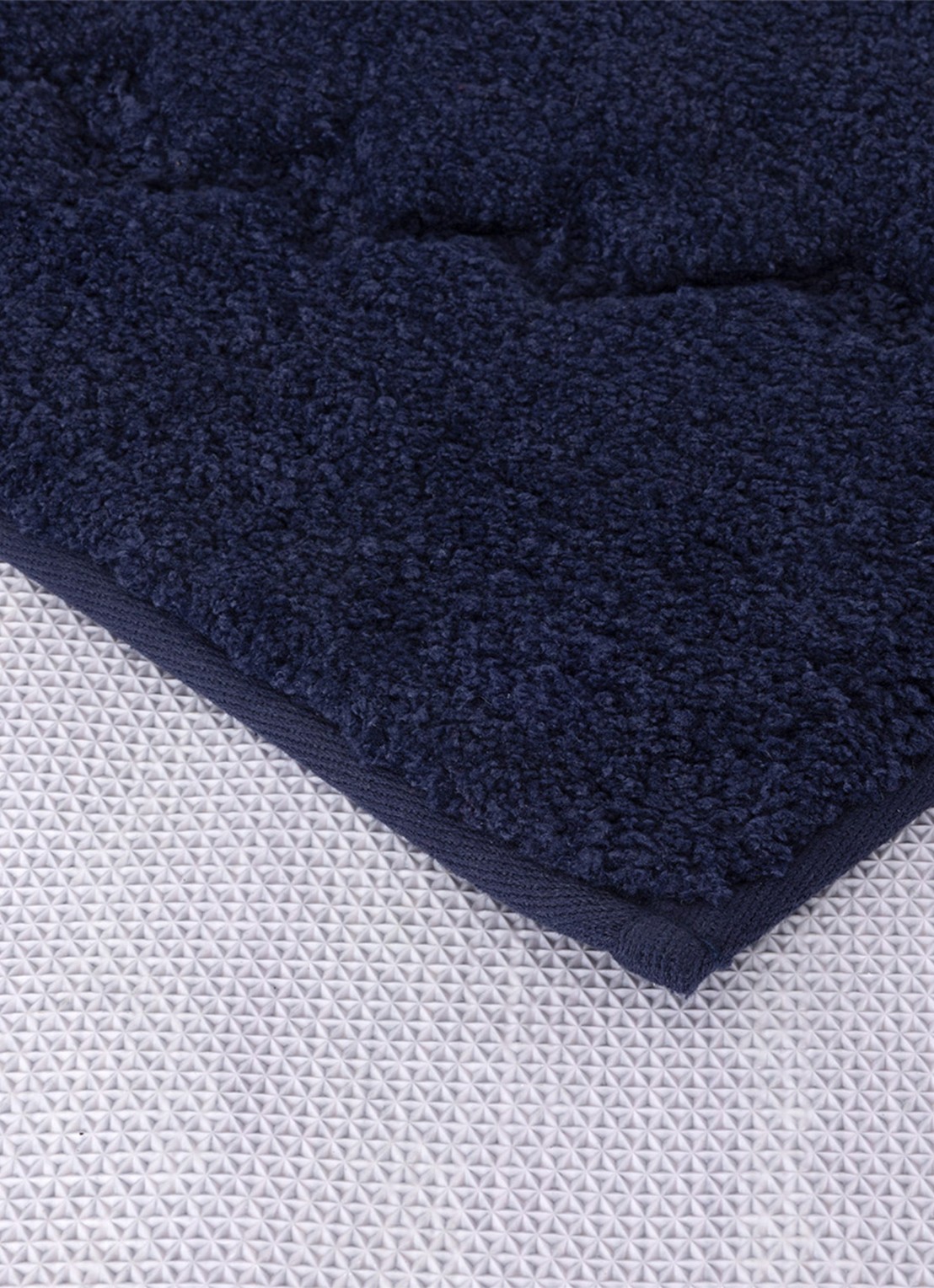 Lacoste L Héritage badmat 50 x 80 cm - voorkant 2 donkerblauw