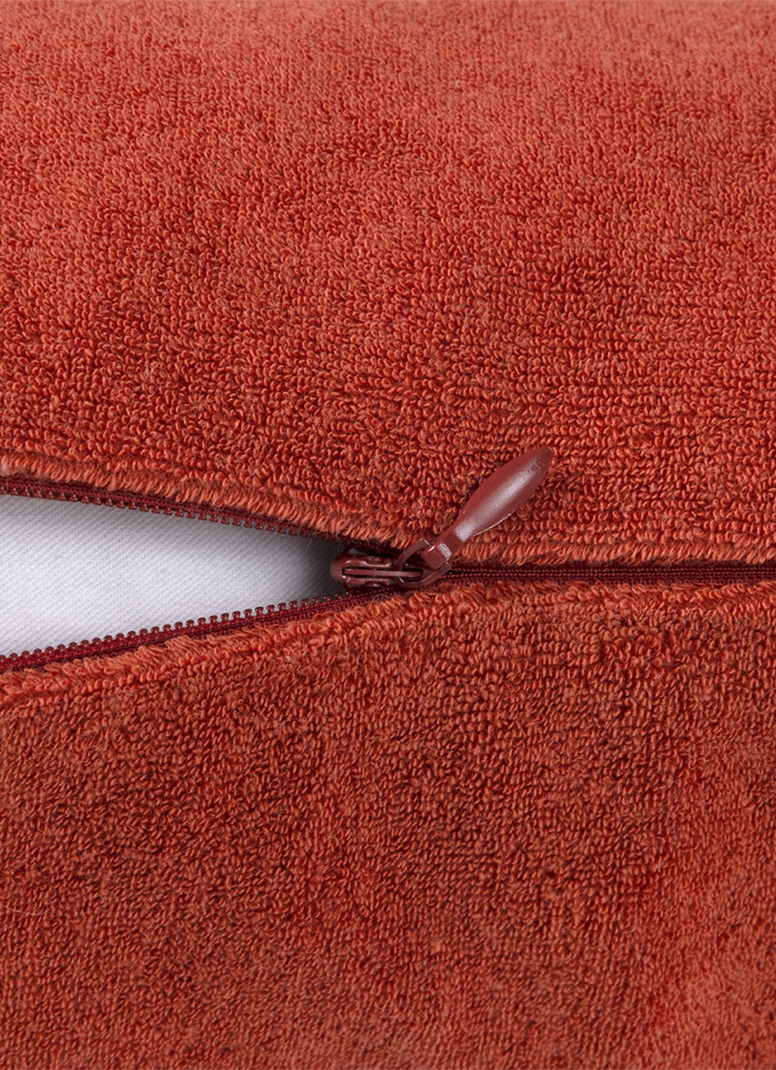 Lacoste L Le Club sierkussenhoes 33 x 57 cm  - achterkant roestbruin