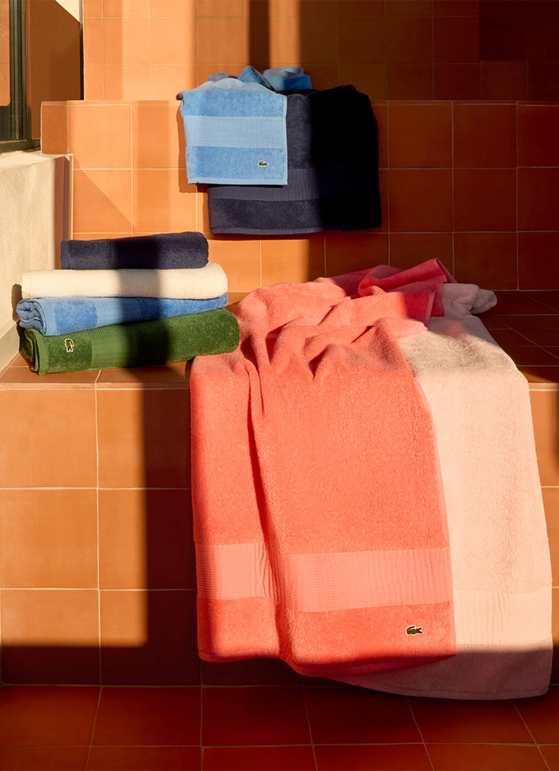 Lacoste L Lecroco badlaken - 600 gr/m2 - 100 x 150 cm - detail 2 koraalrood