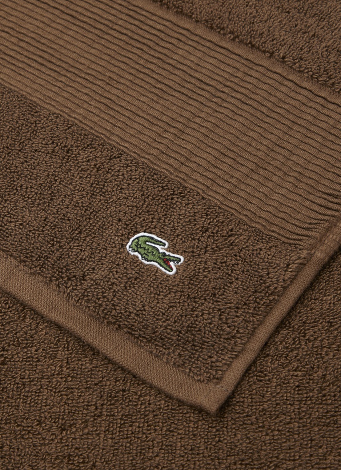 Lacoste L Lecroco badlaken - 600 gr/m2 - 100 x 150 cm - achterkant 3 hazelnootbruin