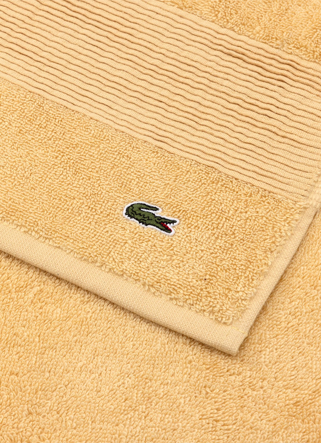 Lacoste L Lecroco badmat 50 x 70 cm - voorkant 2 lichtgeel